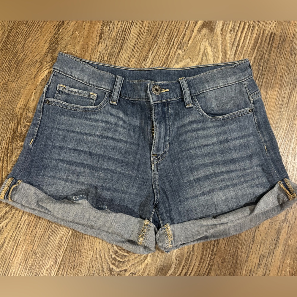 Sneak Peek Mid Rise Denim Shorts💓 size small